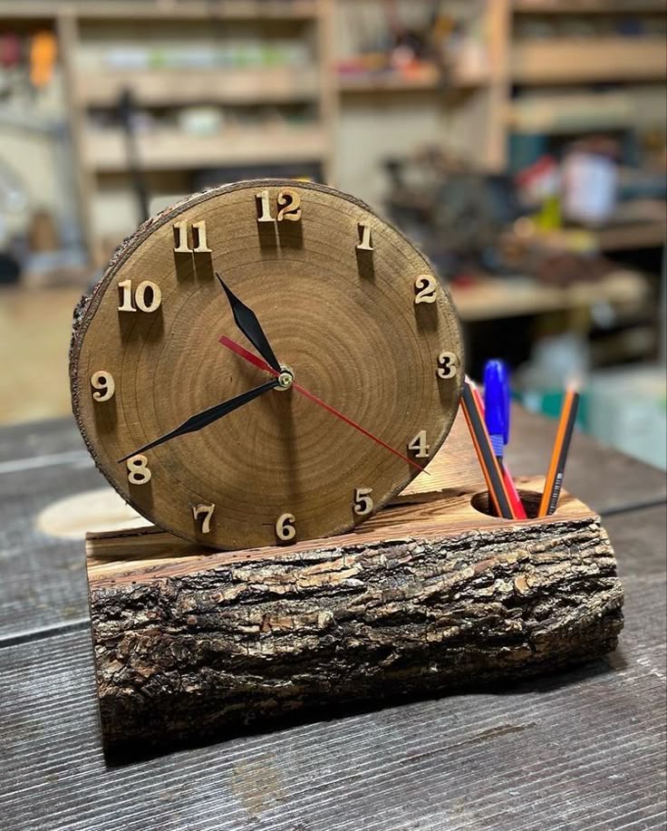 RUSTIC WOOD SLICE DESK CLOCK AND PEN HOLDER